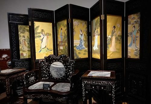The Screen and Throne Set，China Red Sandalwood Museum