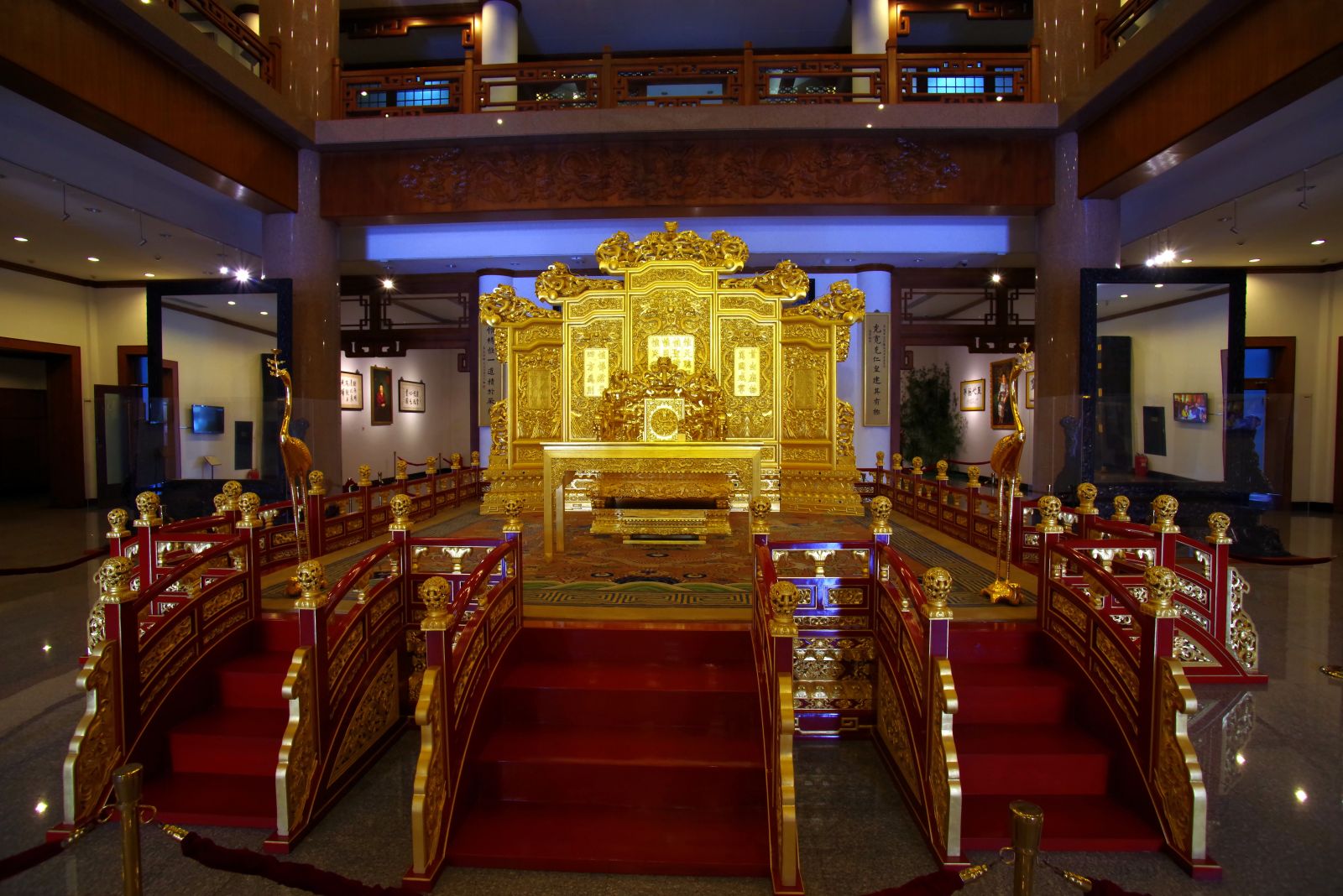 Golden Throne，China Red Sandalwood Museum