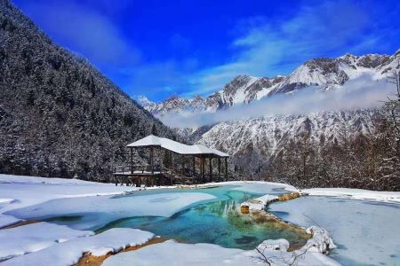 Winter Scenery，Huanglong Scenic Area