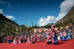 Sing and Dance, Taoping Qiang Minority Village