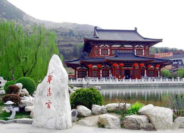 Huaching Palace，The First Emperor in China