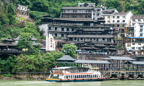 7-Days-Yangtze-River-Cruise-Tour-Tribe-of-the-Three-Gorges