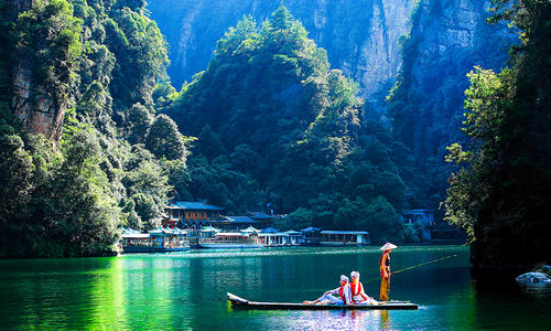 Baofeng-Lake-Scenic-Area