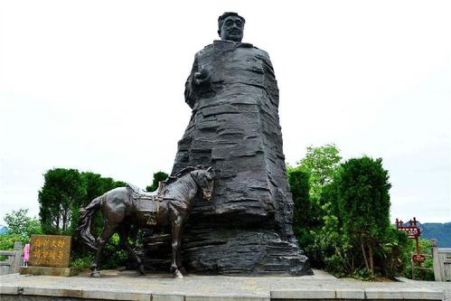 Statue of Helong,Tianzi Mountain