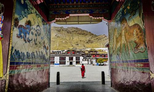 15-Day-China-Escorted-Tours-Tashilunpo-Monastery-2