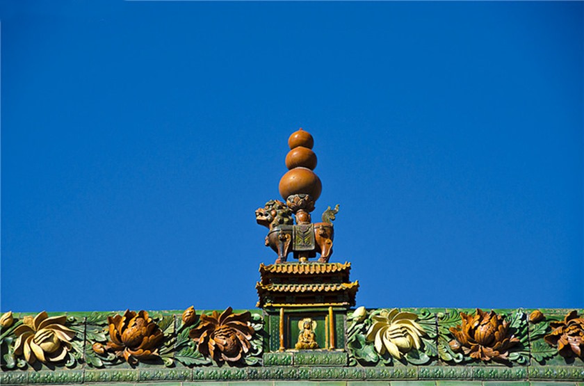 The Craft of Roof Shuanglin Temple
