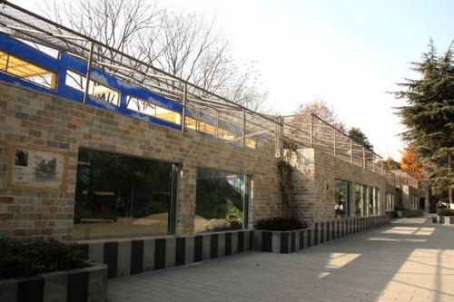Mandrill and Langur House, Chengdu Zoo