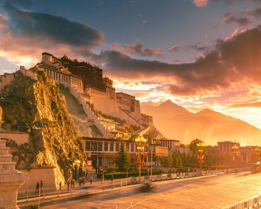 ★ China Essential Tour with In-depth Tibet Visit